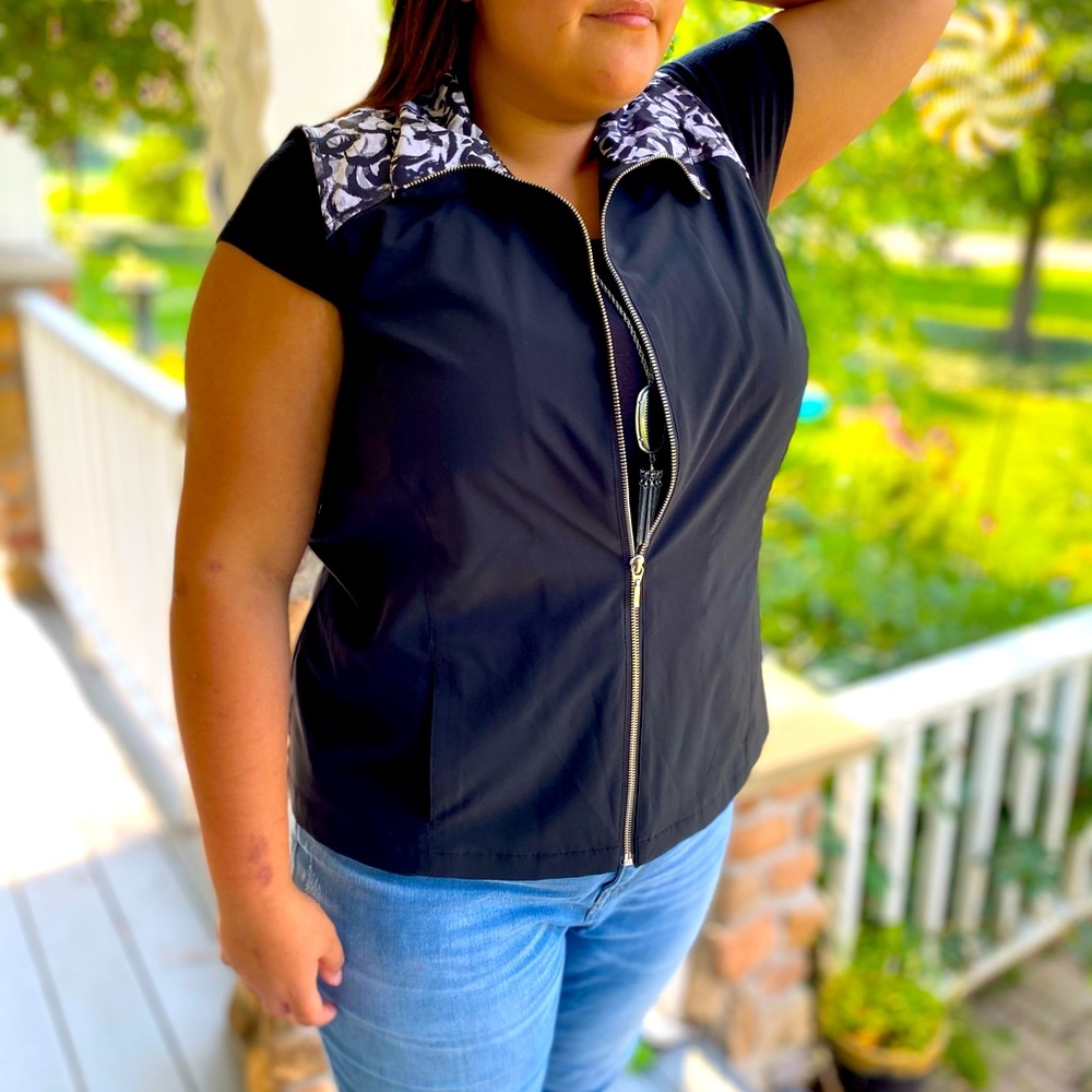 Chicos Size 3 XL Zip Black printed panel Vest